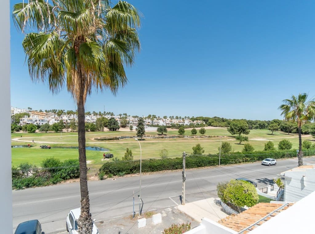 3 soveværelse Villa til leje i Villamartin med swimmingpool - € 1.600 (Ref: 9197382)