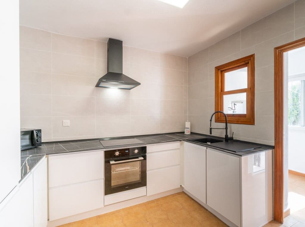 3 soveværelse Villa til leje i Villamartin med swimmingpool - € 1.600 (Ref: 9197382)