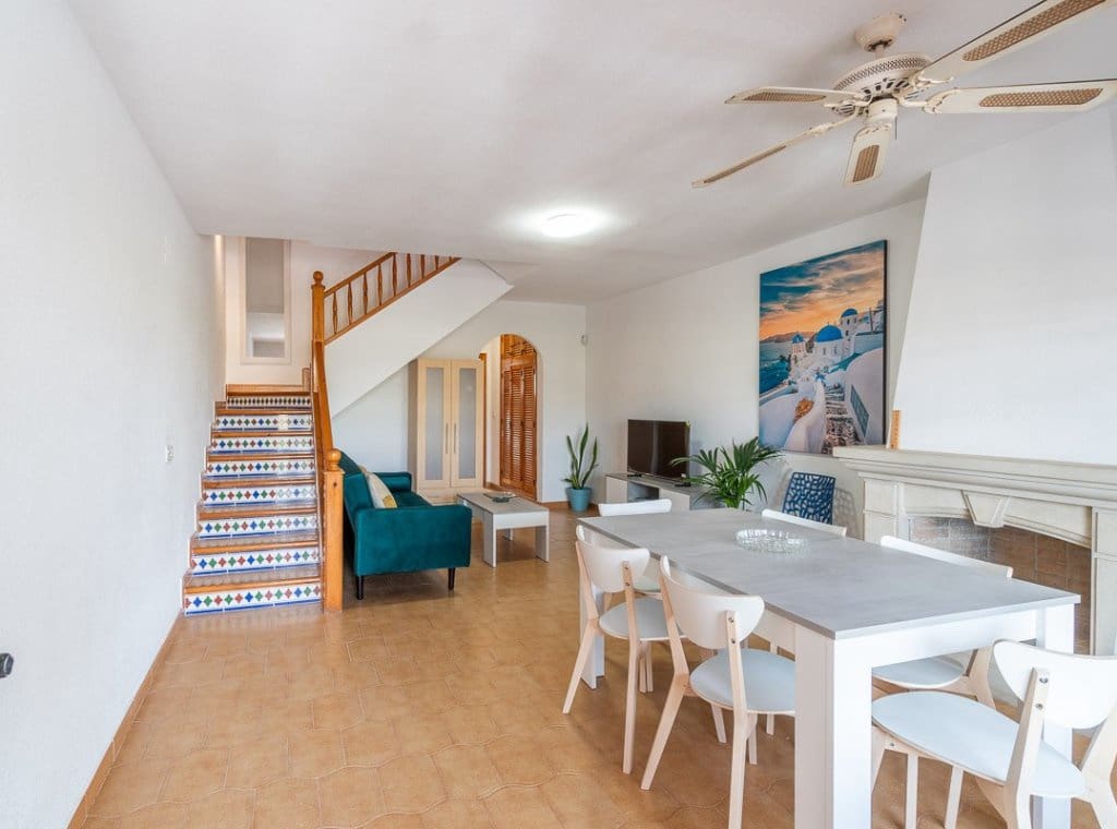 3 soveværelse Villa til leje i Villamartin med swimmingpool - € 1.600 (Ref: 9197382)