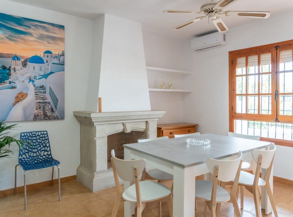 3 soveværelse Villa til leje i Villamartin med swimmingpool - € 1.600 (Ref: 9197382)