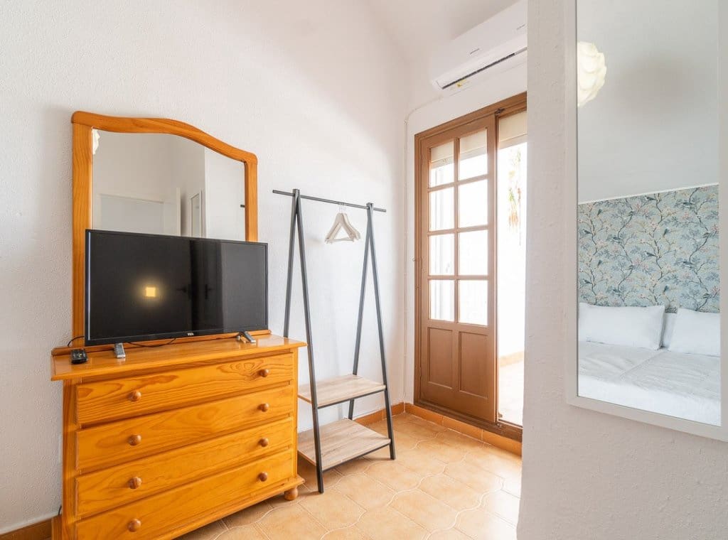 3 soveværelse Villa til leje i Villamartin med swimmingpool - € 1.600 (Ref: 9197382)