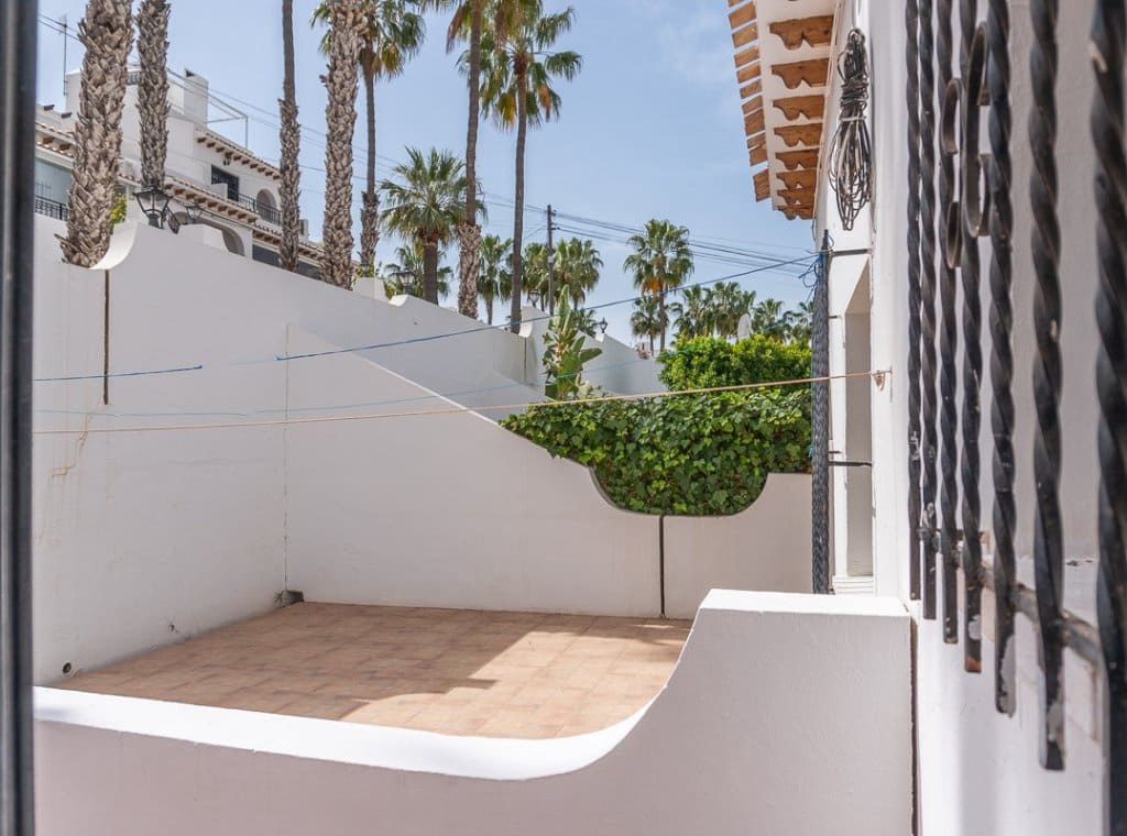 3 soveværelse Villa til leje i Villamartin med swimmingpool - € 1.600 (Ref: 9197382)