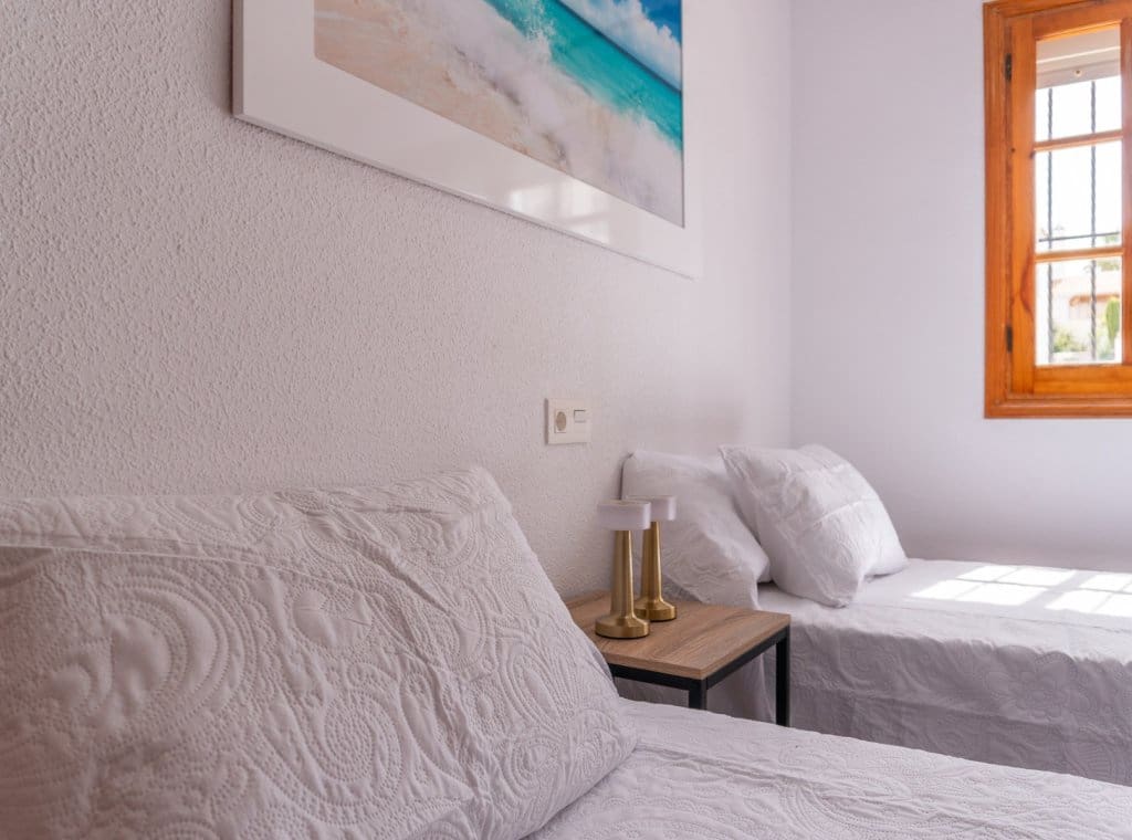 3 soveværelse Villa til leje i Villamartin med swimmingpool - € 1.600 (Ref: 9197382)