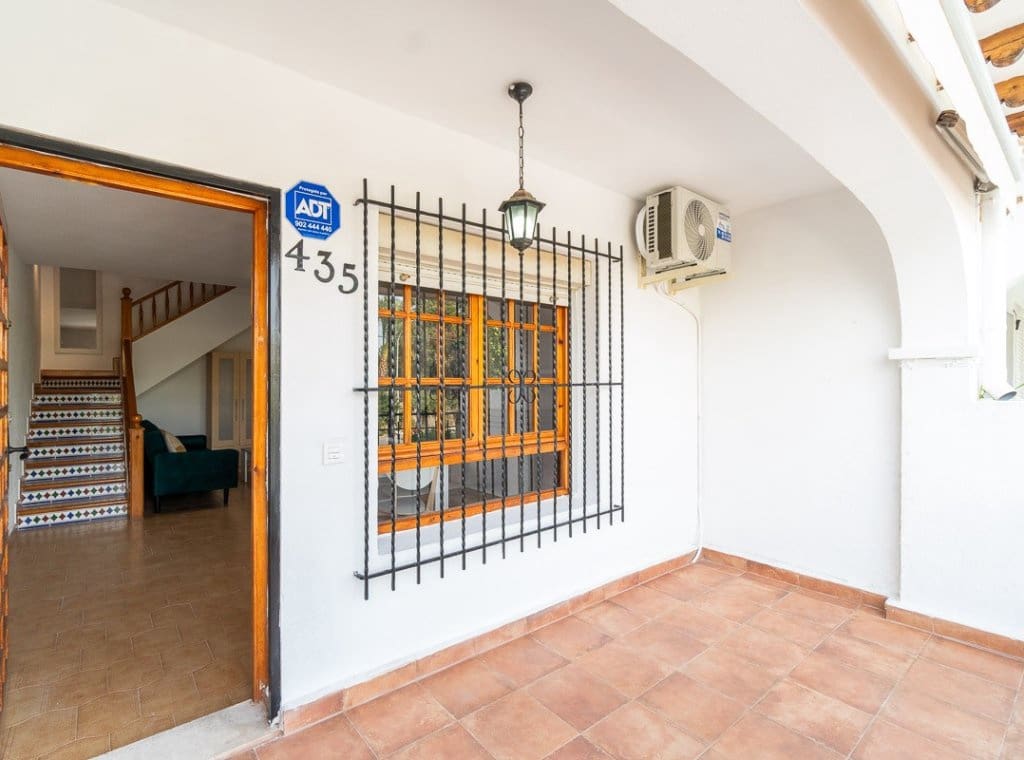 3 soveværelse Villa til leje i Villamartin med swimmingpool - € 1.600 (Ref: 9197382)