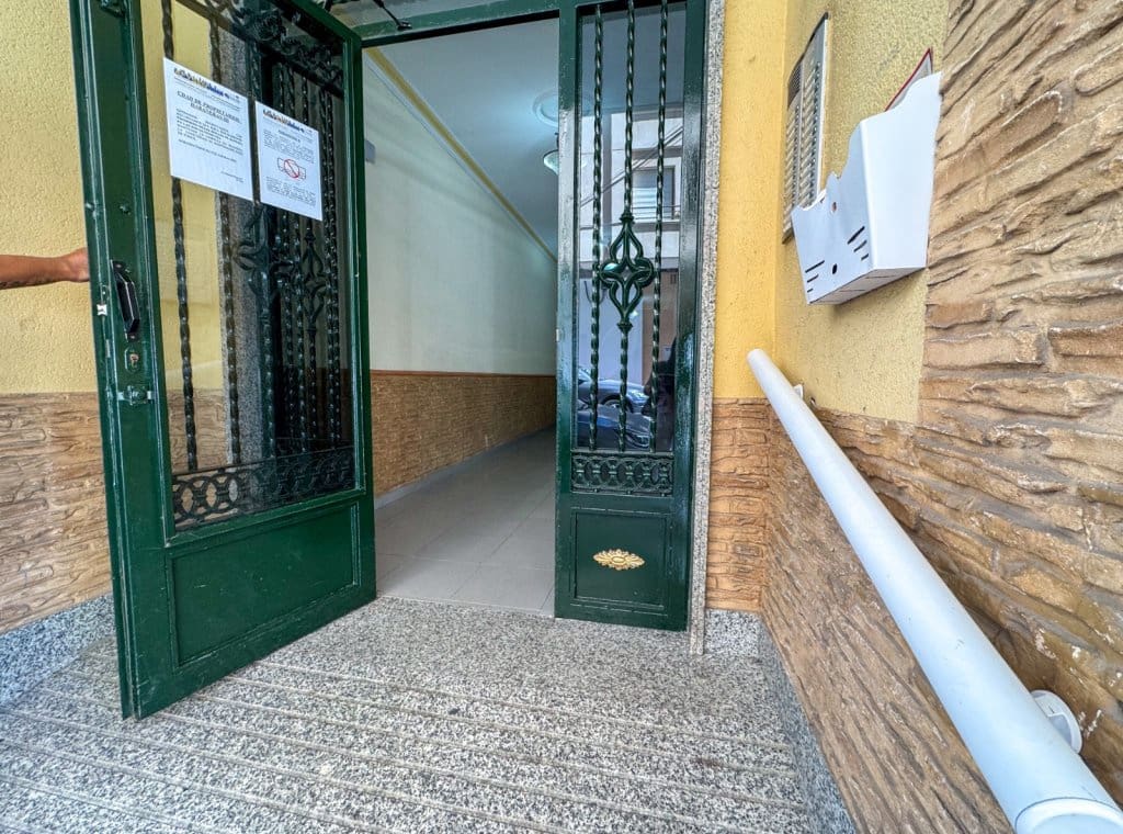 2 soverom Leilighet til leie i Torrevieja - € 875 (Ref: 9200199)