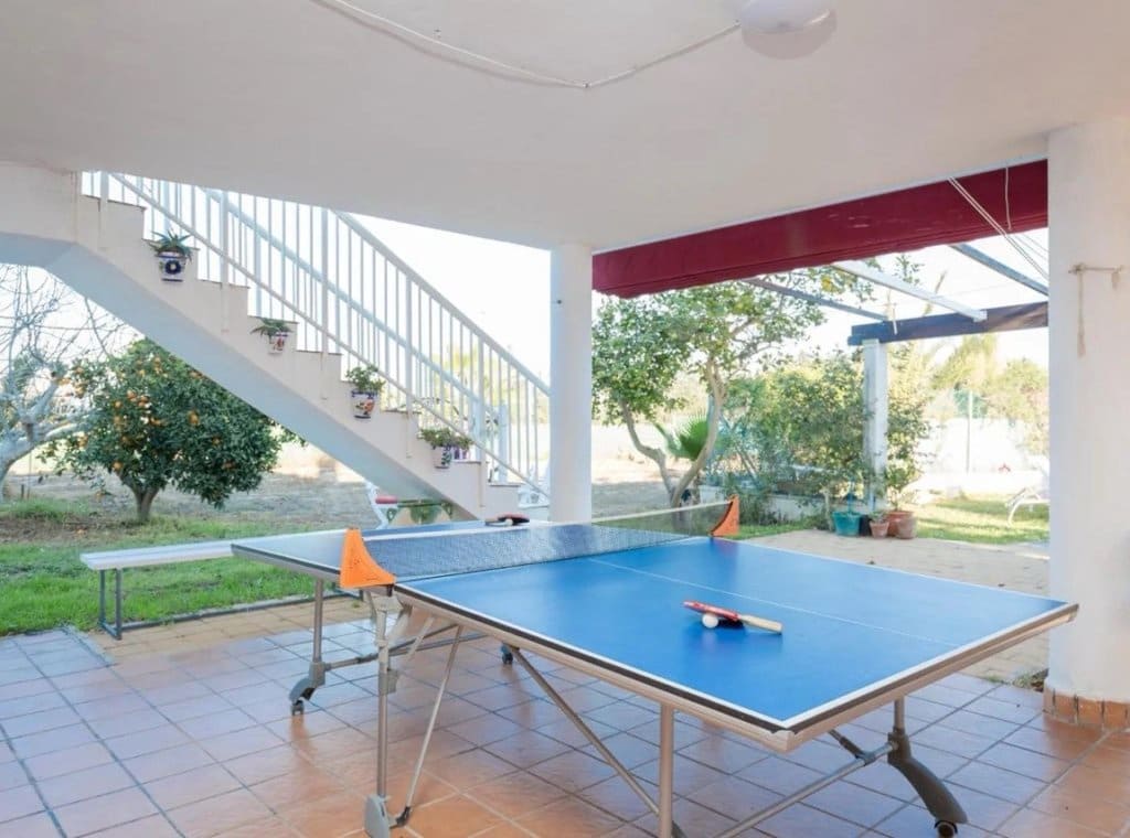 5 bedroom Villa for rent in Torrevieja with pool garage - € 2,600 (Ref: 9202073)