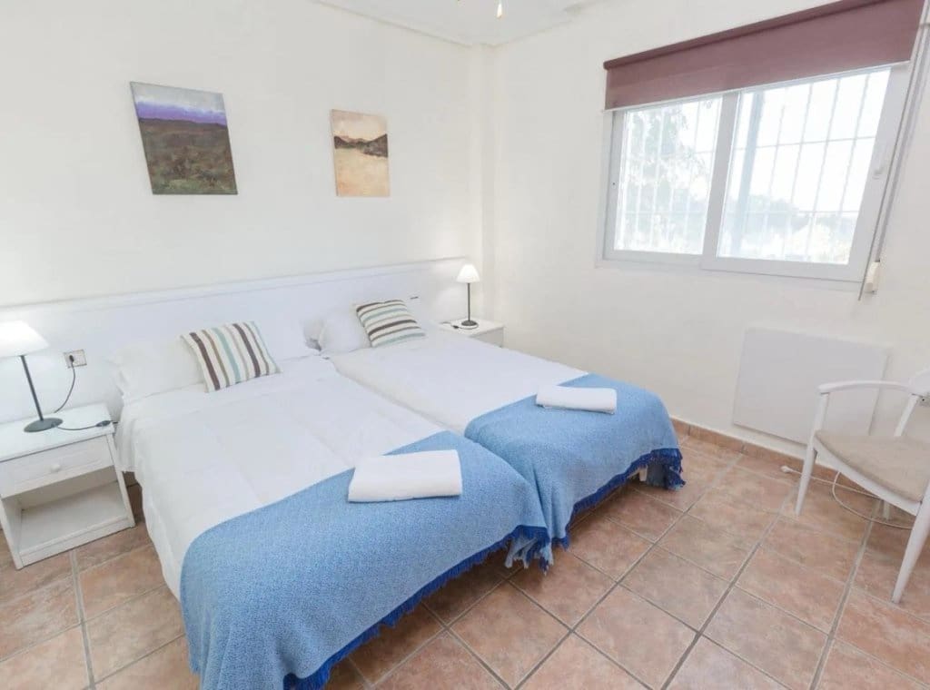 5 bedroom Villa for rent in Torrevieja with pool garage - € 2,600 (Ref: 9202073)