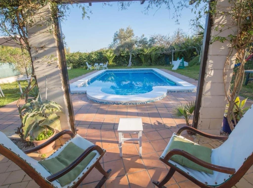 5 bedroom Villa for rent in Torrevieja with pool garage - € 2,600 (Ref: 9202073)