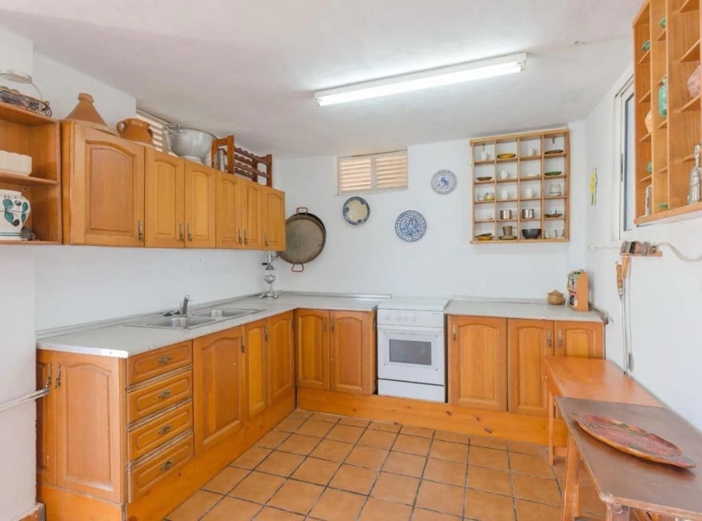 5 bedroom Villa for rent in Torrevieja with pool garage - € 2,600 (Ref: 9202073)
