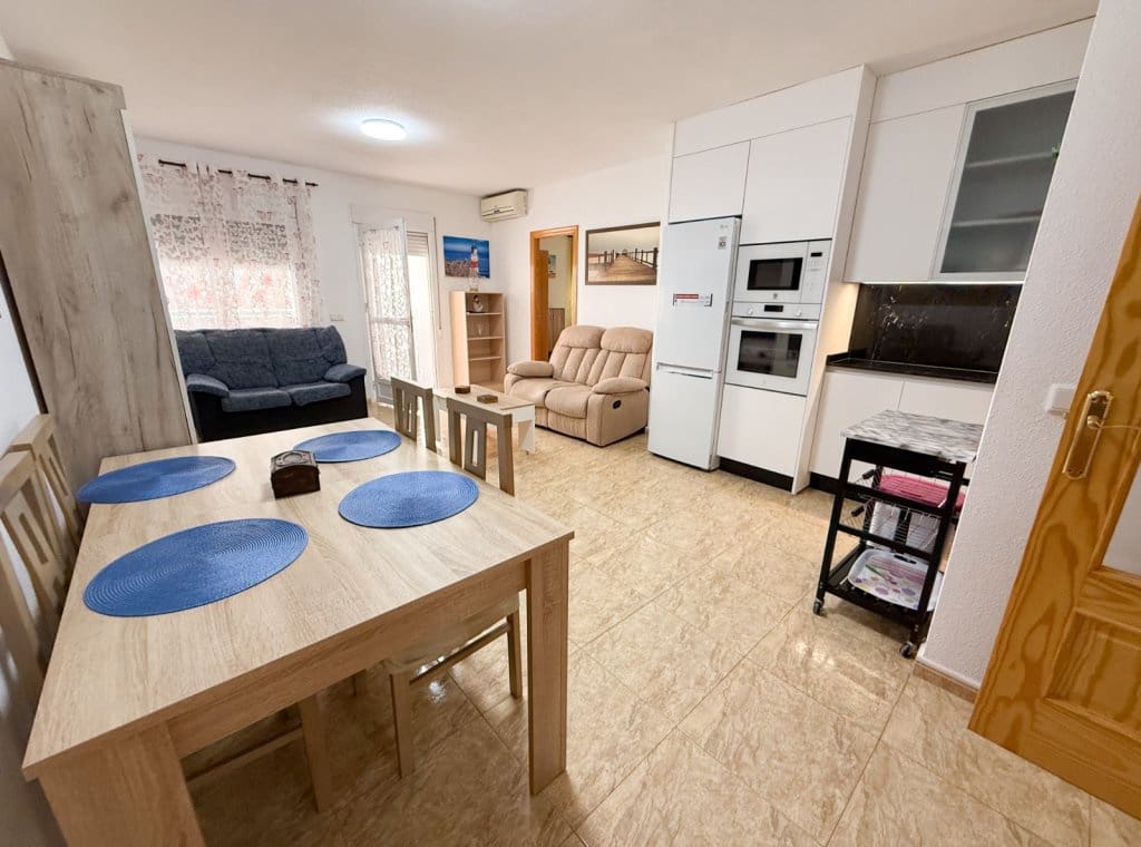 2 makuuhuone Ranta-asunto vuokrattavana paikassa Los Narejos mukana 
autotalli - 600 € (Ref: 9204120)