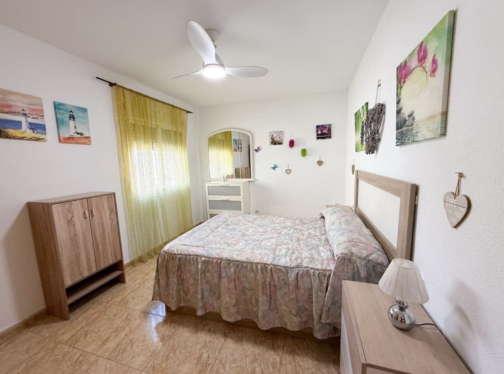 2 makuuhuone Ranta-asunto vuokrattavana paikassa Los Narejos mukana 
autotalli - 600 € (Ref: 9204120)