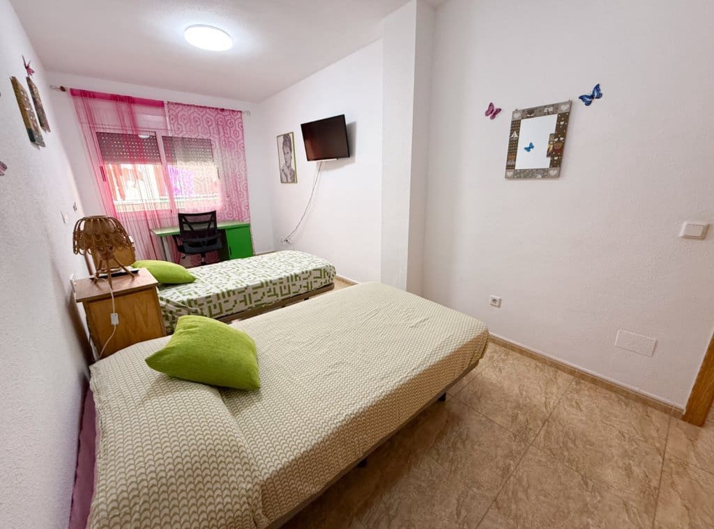 2 makuuhuone Ranta-asunto vuokrattavana paikassa Los Narejos mukana 
autotalli - 600 € (Ref: 9204120)