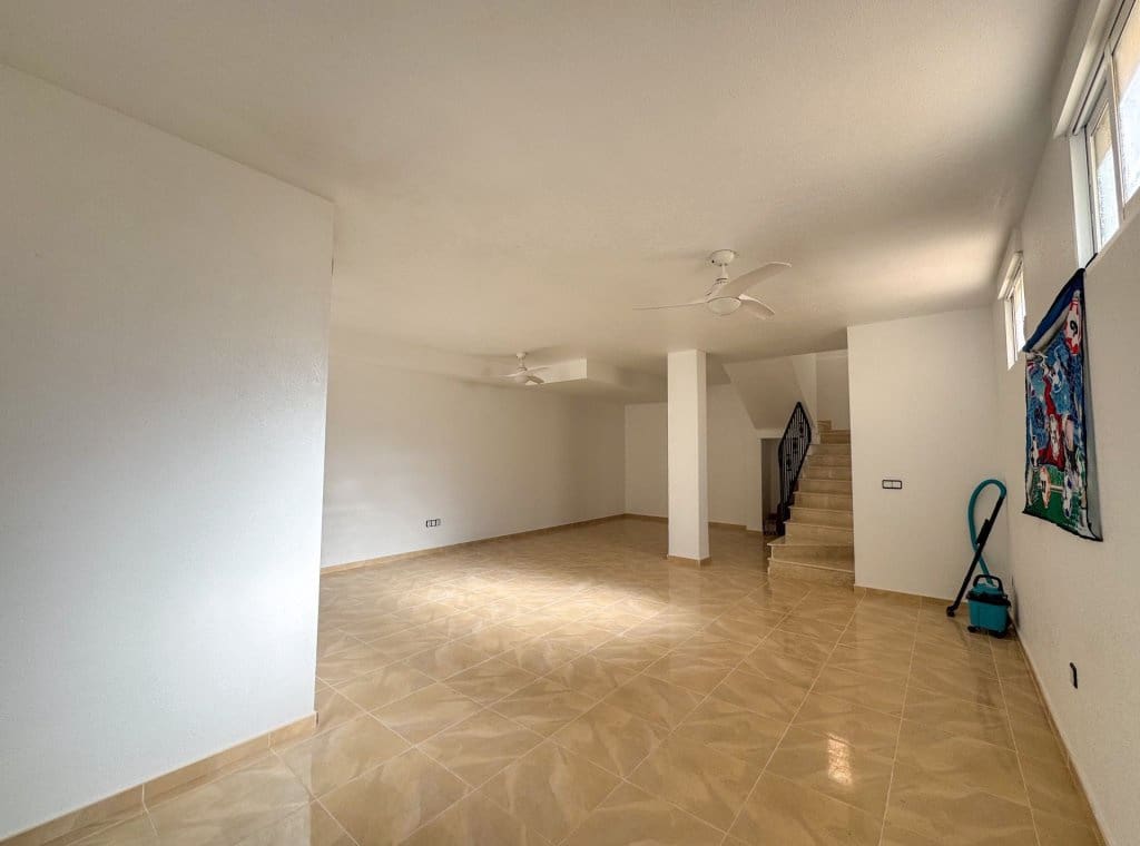 3 soveværelse Lejlighed til leje i San Miguel de Salinas med swimmingpool - € 1.300 (Ref: 9206134)
