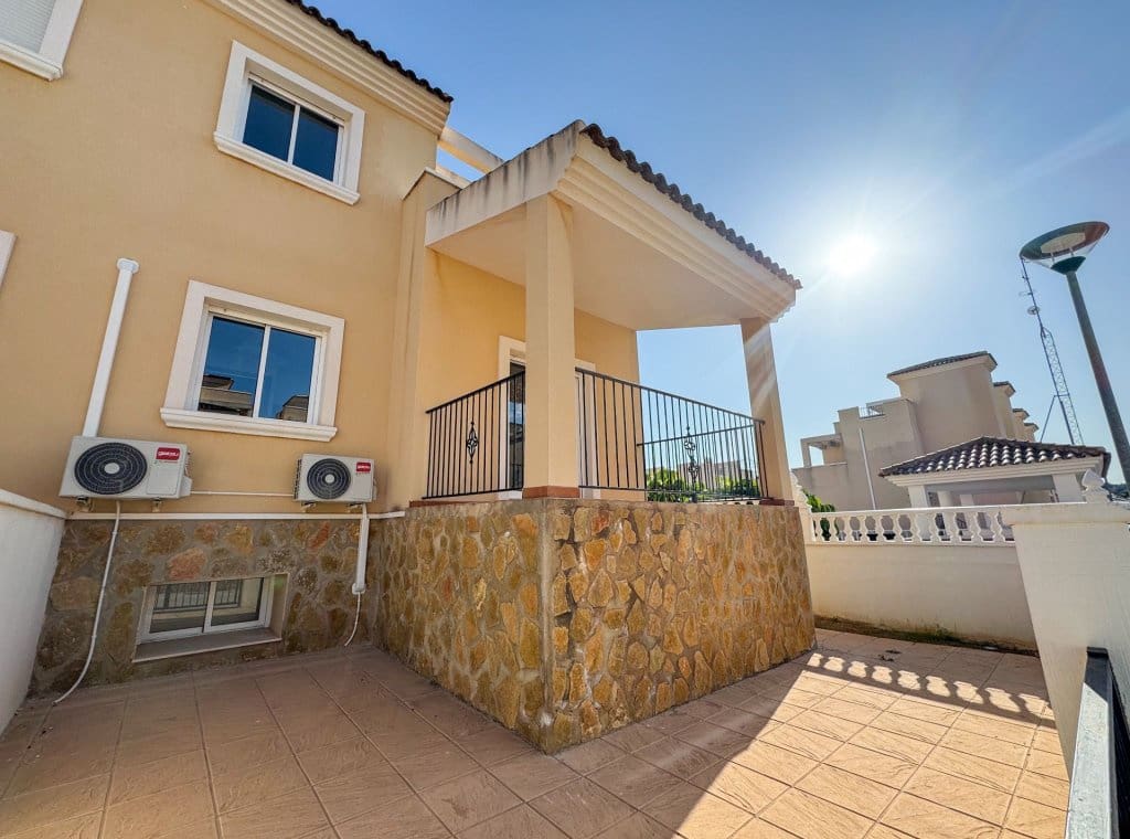 3 soveværelse Lejlighed til leje i San Miguel de Salinas med swimmingpool - € 1.300 (Ref: 9206134)