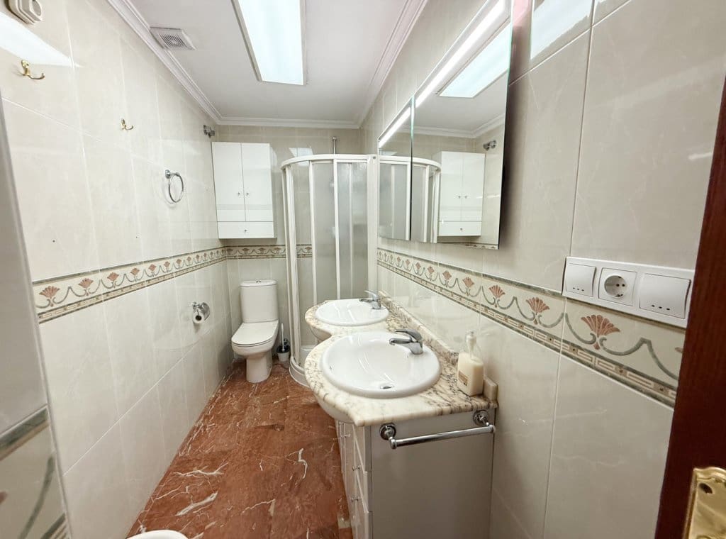 3 soveværelse Lejlighed til leje i Torrevieja med garage - € 1.100 (Ref: 9211692)