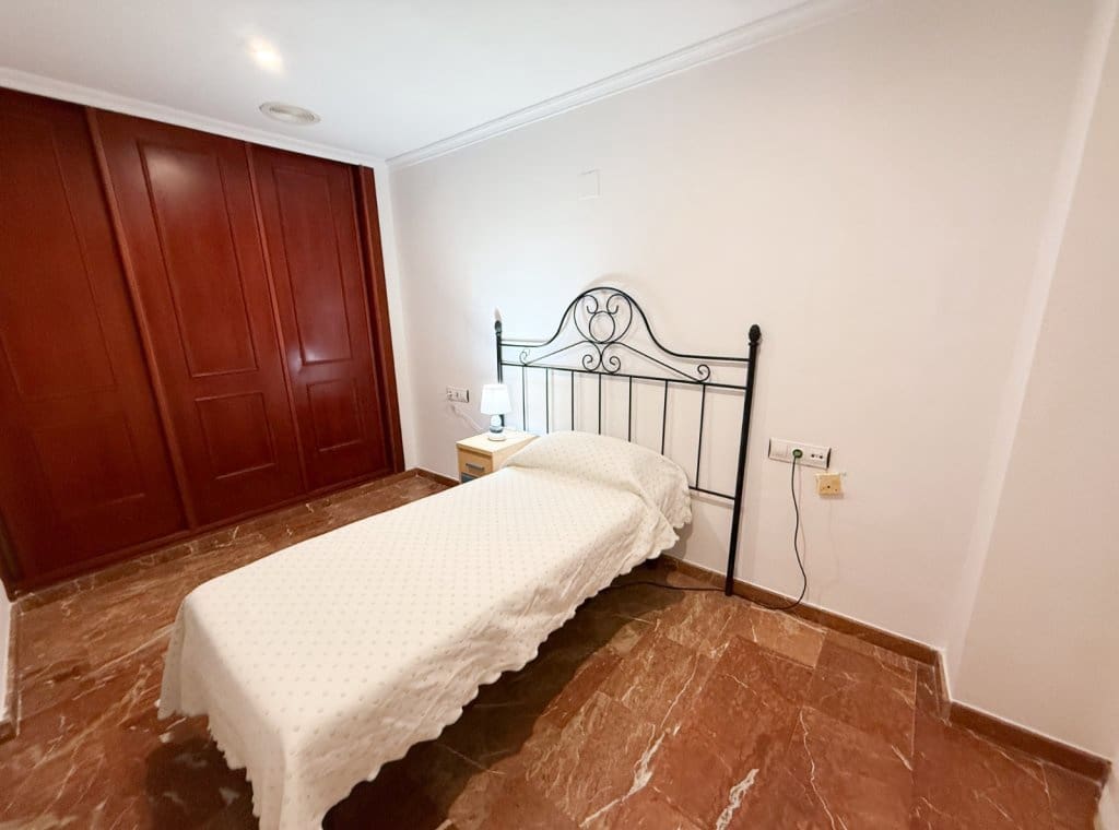 3 soveværelse Lejlighed til leje i Torrevieja med garage - € 1.100 (Ref: 9211692)