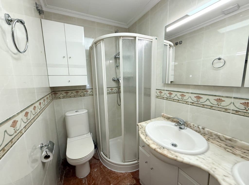 3 soveværelse Lejlighed til leje i Torrevieja med garage - € 1.100 (Ref: 9211692)