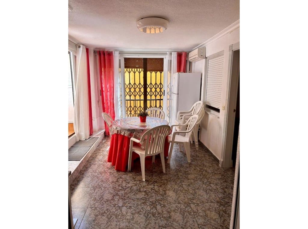 3 slaapkamer Strandappartement te huur in Torrevieja - € 1.000 (Ref: 9211693)