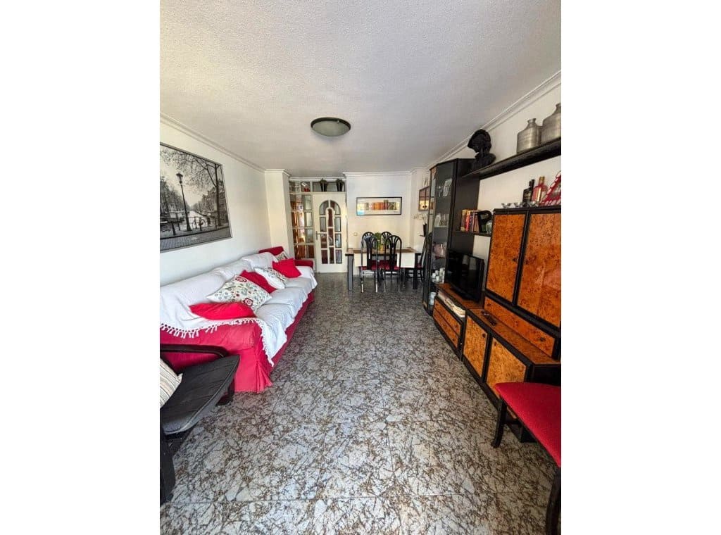 3 slaapkamer Strandappartement te huur in Torrevieja - € 1.000 (Ref: 9211693)