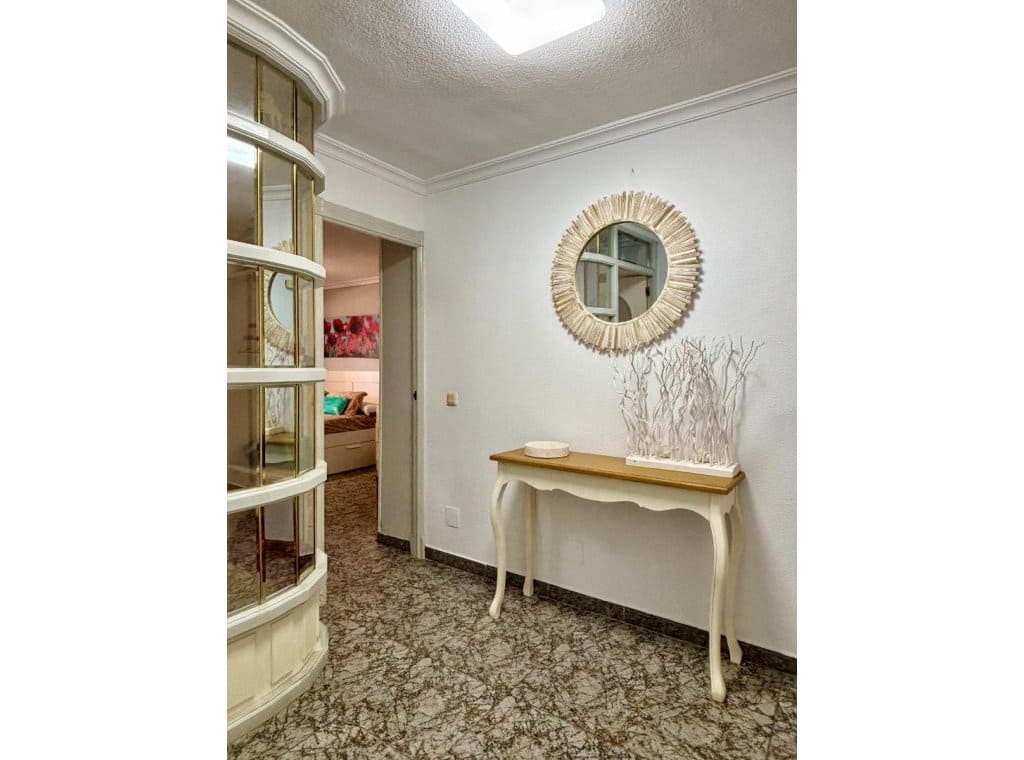 3 slaapkamer Strandappartement te huur in Torrevieja - € 1.000 (Ref: 9211693)