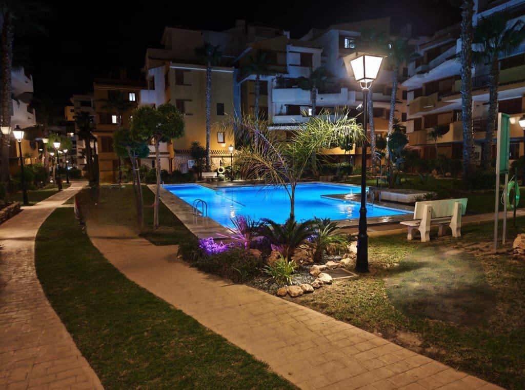 2 slaapkamer Strandappartement te huur in Orihuela Costa met zwembad garage - € 1.000 (Ref: 9211694)