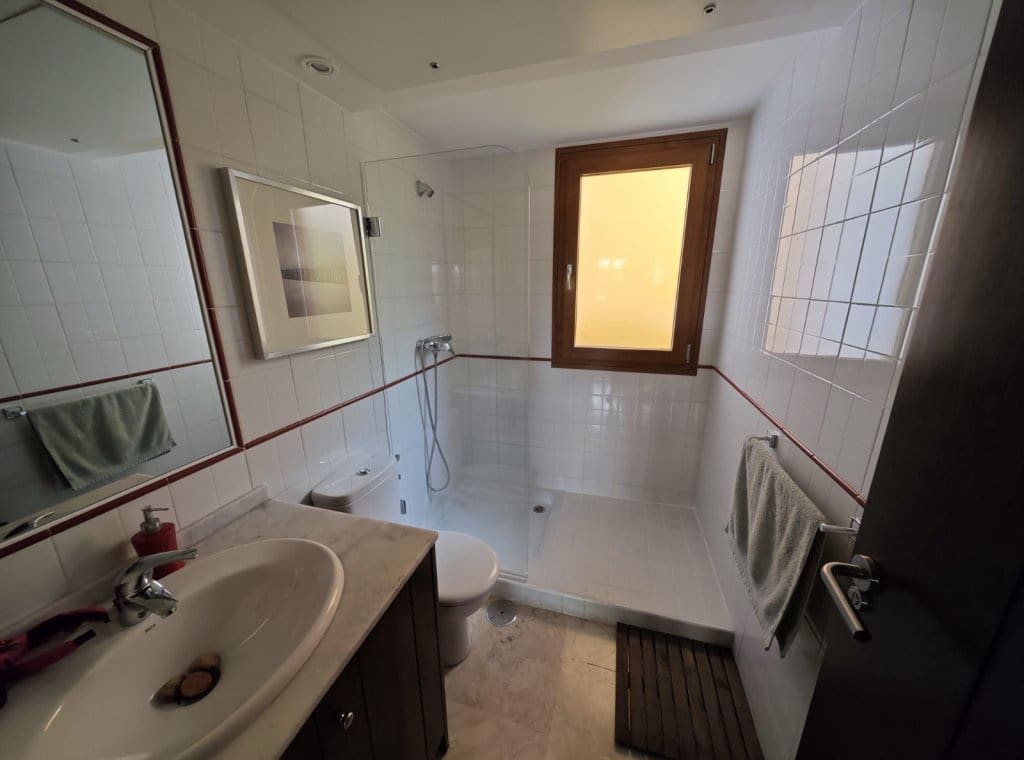 2 slaapkamer Strandappartement te huur in Orihuela Costa met zwembad garage - € 1.000 (Ref: 9211694)