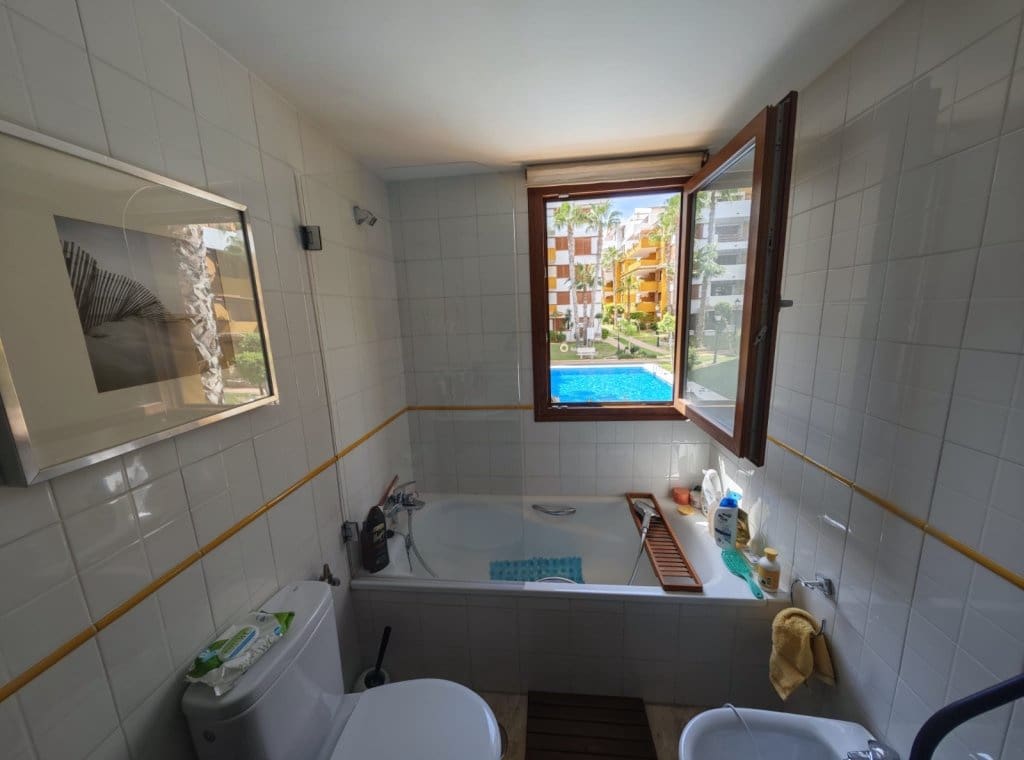 2 slaapkamer Strandappartement te huur in Orihuela Costa met zwembad garage - € 1.000 (Ref: 9211694)