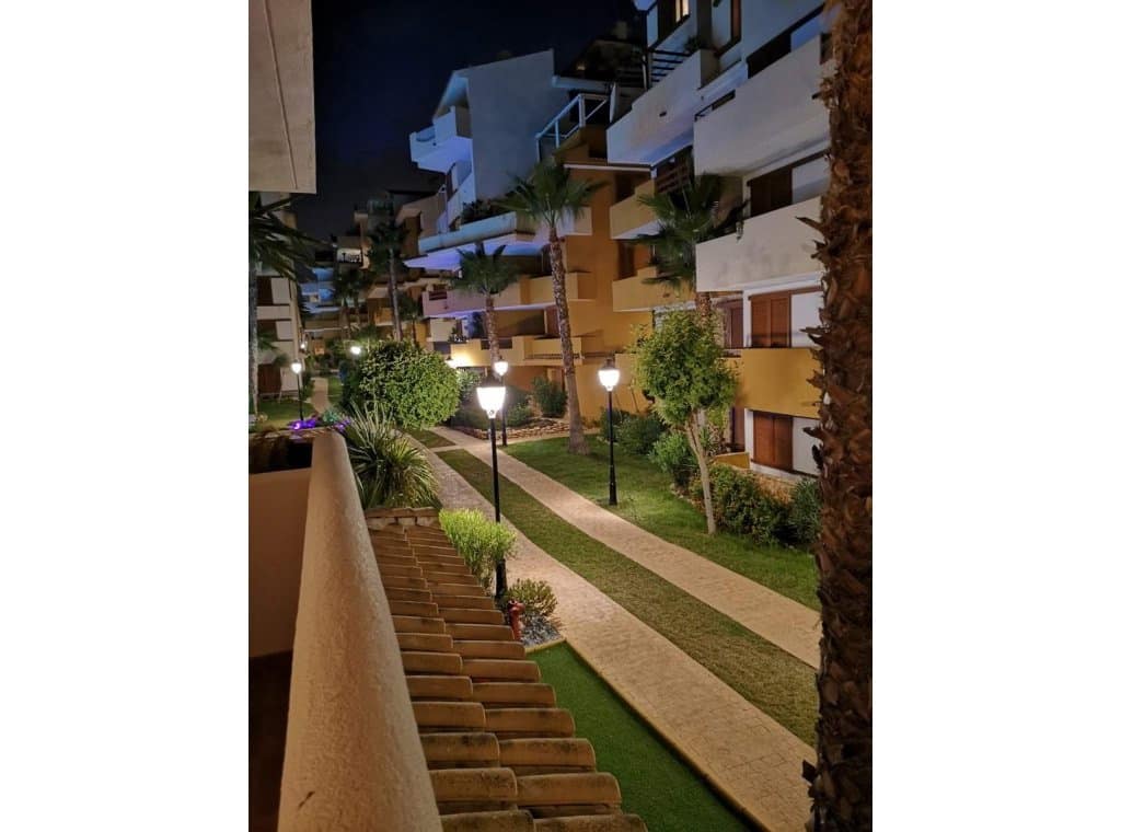 2 slaapkamer Strandappartement te huur in Orihuela Costa met zwembad garage - € 1.000 (Ref: 9211694)