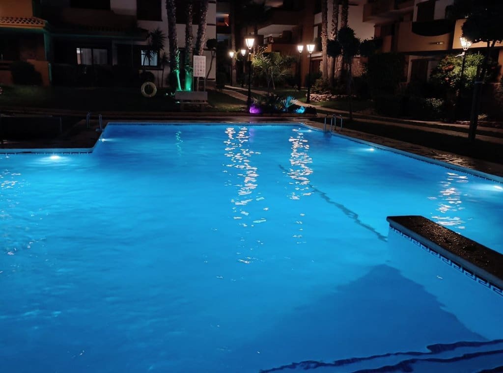 2 slaapkamer Strandappartement te huur in Orihuela Costa met zwembad garage - € 1.000 (Ref: 9211694)