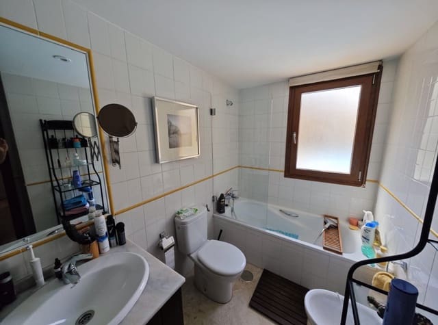 2 sypialnia Apartament przy plaży do wynajęcia w Punta Prima, Orihuela z basenem garażem - 1 000 € (Ref: 9211694)