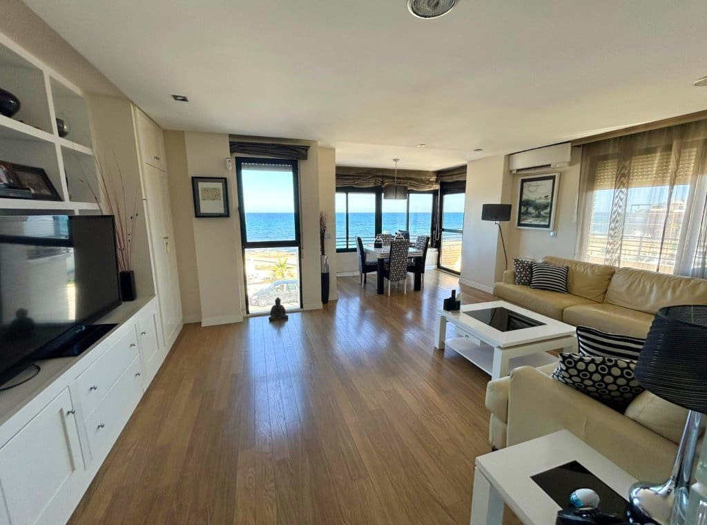 2 soverom Strandleiligheter til leie i Torrevieja - € 1 250 (Ref: 9216886)