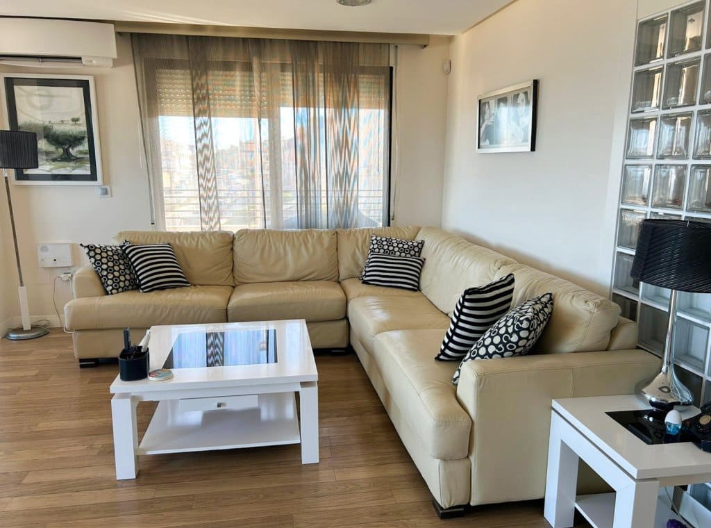 2 soverom Strandleiligheter til leie i Torrevieja - € 1 250 (Ref: 9216886)