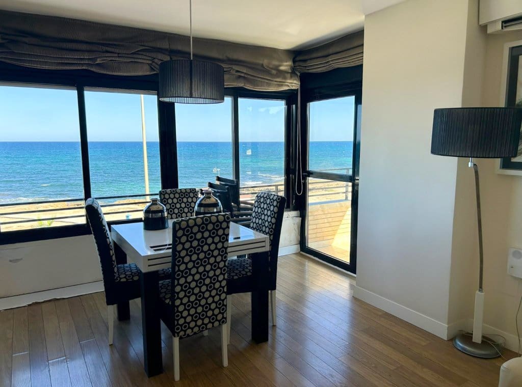 2 soverom Strandleiligheter til leie i Torrevieja - € 1 250 (Ref: 9216886)