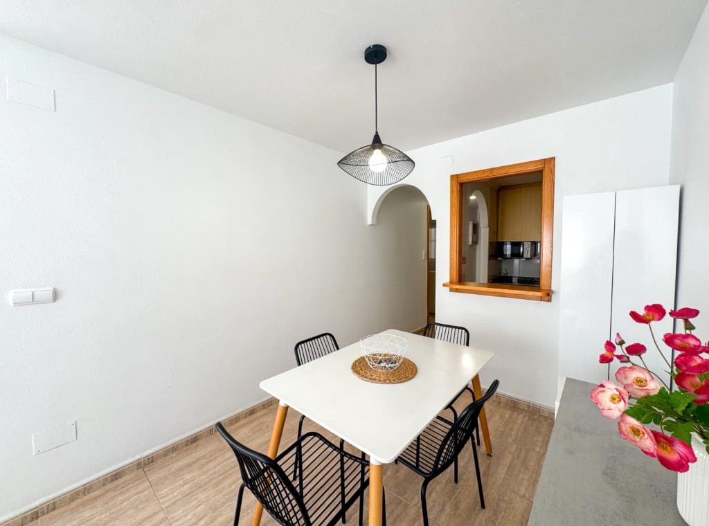 Apartamento de 1 habitación en Torrevieja en alquiler con piscina - 700 € (Ref: 9219541)