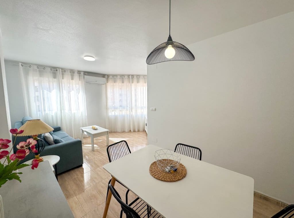 Apartamento de 1 habitación en Torrevieja en alquiler con piscina - 700 € (Ref: 9219541)