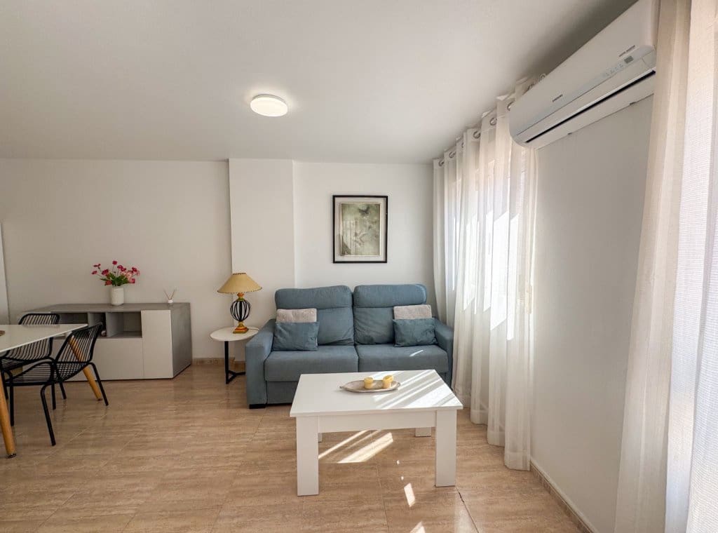 Apartamento de 1 habitación en Torrevieja en alquiler con piscina - 700 € (Ref: 9219541)