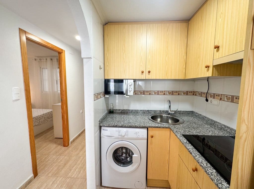 Apartamento de 1 habitación en Torrevieja en alquiler con piscina - 700 € (Ref: 9219541)