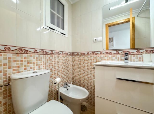 Apartamento de 1 habitación en Torrevieja en alquiler con piscina - 700 € (Ref: 9219541)