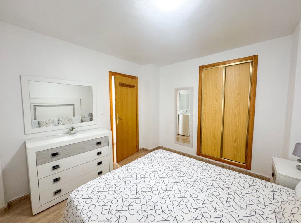 Apartamento de 1 habitación en Torrevieja en alquiler con piscina - 700 € (Ref: 9219541)