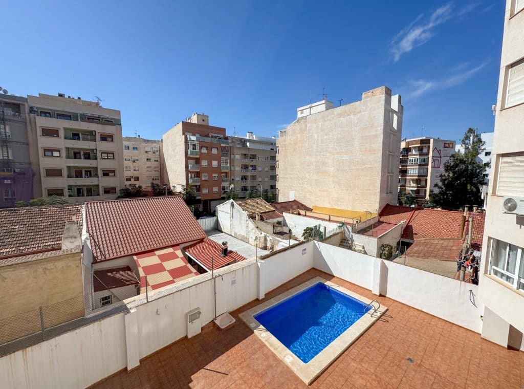 Apartamento de 1 habitación en Torrevieja en alquiler con piscina - 700 € (Ref: 9219541)