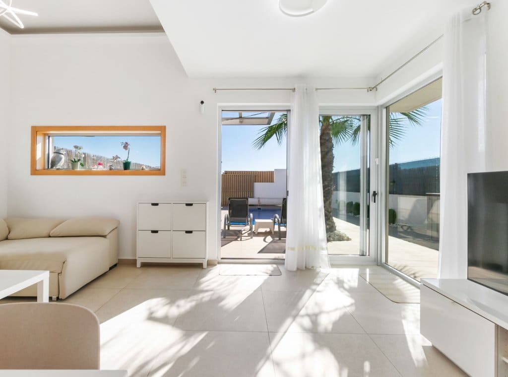 4 makuuhuone Huvila vuokrattavana paikassa El Raso mukana uima-altaan - 2 950 € (Ref: 9228424)