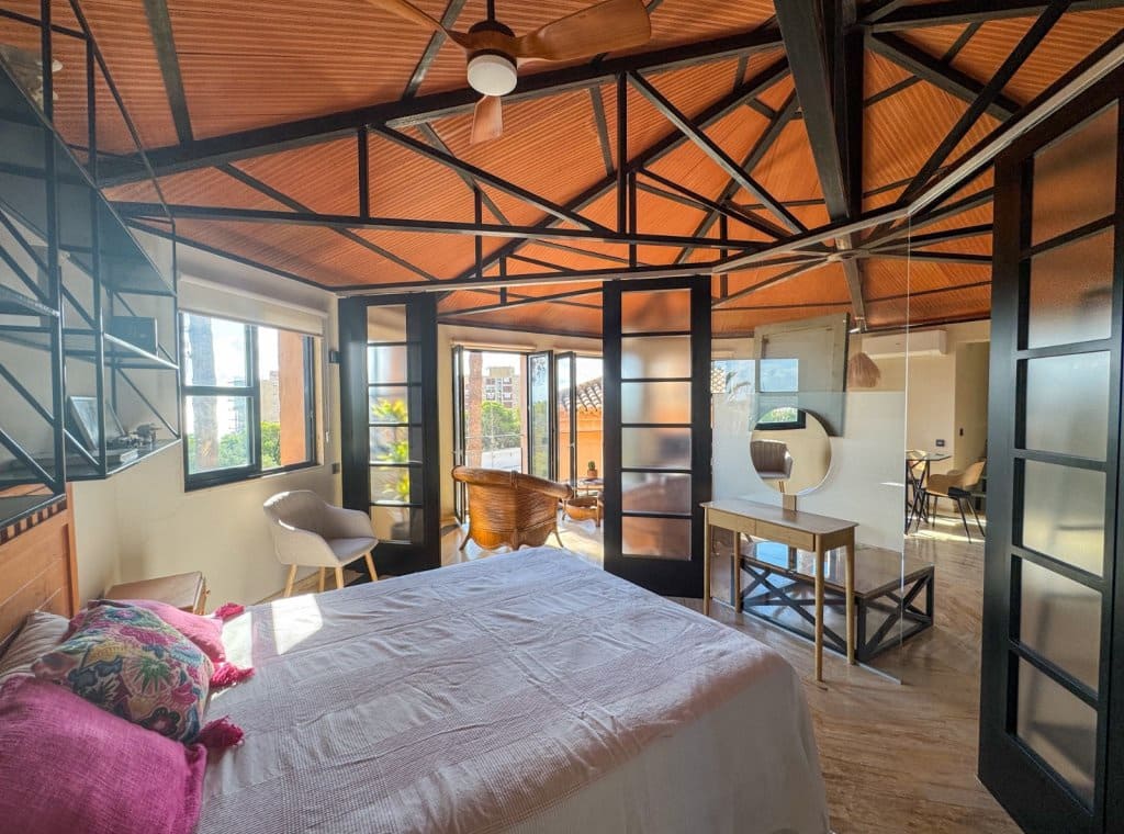 Apartamento de 2 habitaciones en Dehesa de Campoamor en alquiler con piscina - 2.000 € (Ref: 9235920)