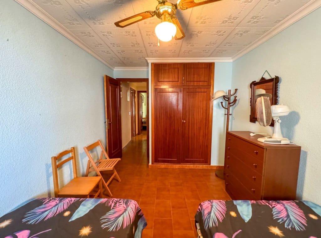 2 soverom Strandleiligheter til leie i Torrevieja med svømmebasseng - € 800 (Ref: 9239459)