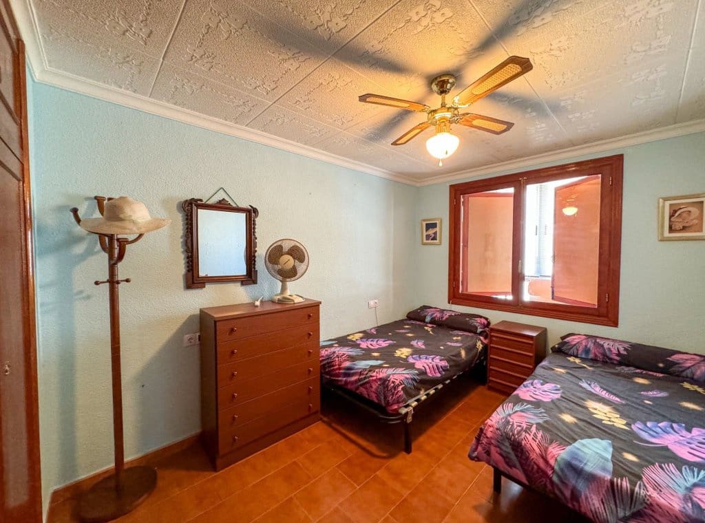 2 soverom Strandleiligheter til leie i Torrevieja med svømmebasseng - € 800 (Ref: 9239459)