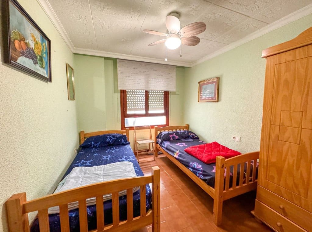 2 soverom Strandleiligheter til leie i Torrevieja med svømmebasseng - € 800 (Ref: 9239459)