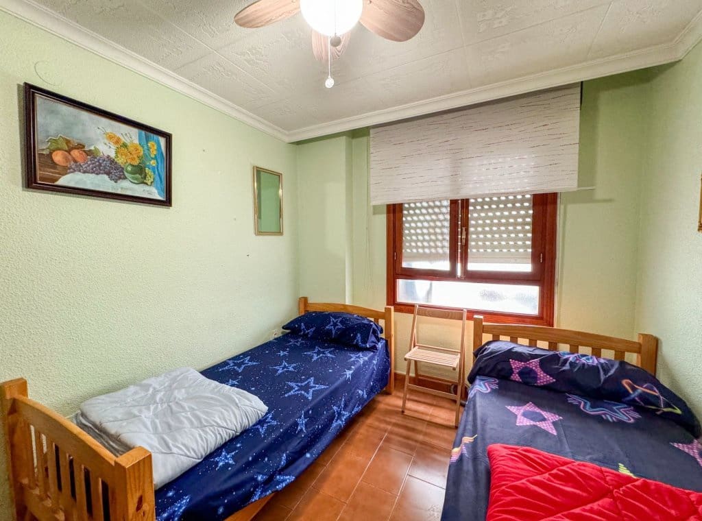 2 soverom Strandleiligheter til leie i Torrevieja med svømmebasseng - € 800 (Ref: 9239459)