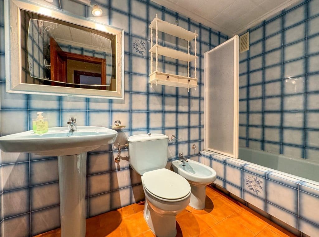 2 soverom Strandleiligheter til leie i Torrevieja med svømmebasseng - € 800 (Ref: 9239459)