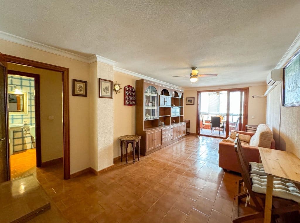 2 soverom Strandleiligheter til leie i Torrevieja med svømmebasseng - € 800 (Ref: 9239459)