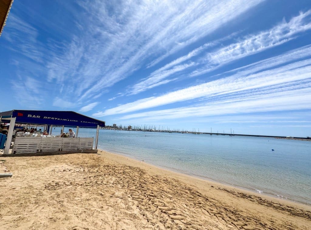 2 soverom Strandleiligheter til leie i Torrevieja med svømmebasseng - € 800 (Ref: 9239459)