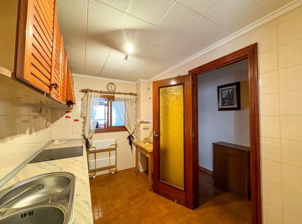 2 soverom Strandleiligheter til leie i Torrevieja med svømmebasseng - € 800 (Ref: 9239459)